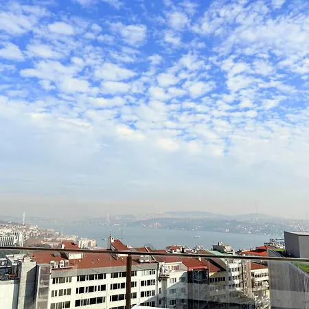 Lovely Penthouse, Sea View&terrace In Taksim Apartmán