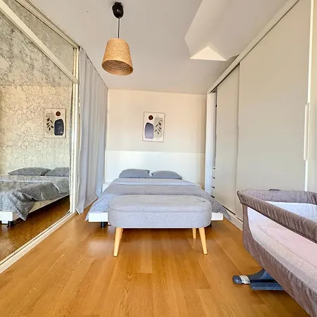 Lovely Penthouse, Sea View&terrace In Taksim