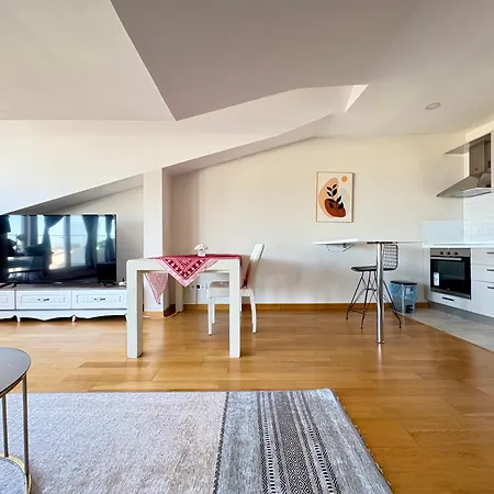 Lovely Penthouse, Sea View&terrace In Taksim Istanbul
