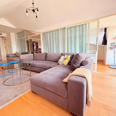 Apartmán Lovely Penthouse, Sea View&terrace In Taksim