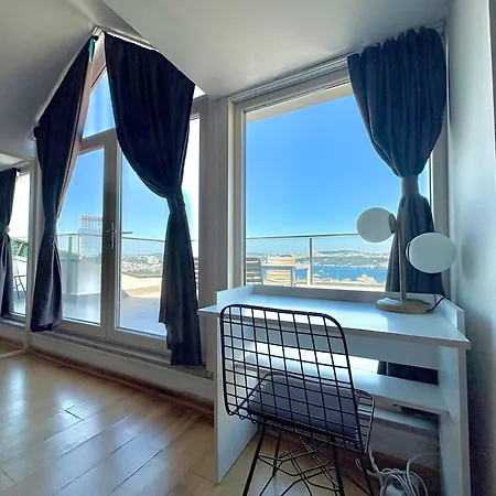 Lägenhet Lovely Penthouse, Sea View&terrace In Taksim Istanbul