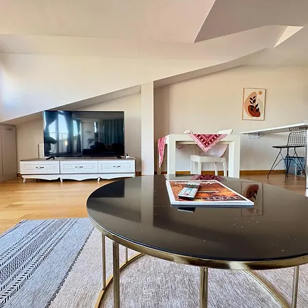 Lovely Penthouse, Sea View&terrace In Taksim